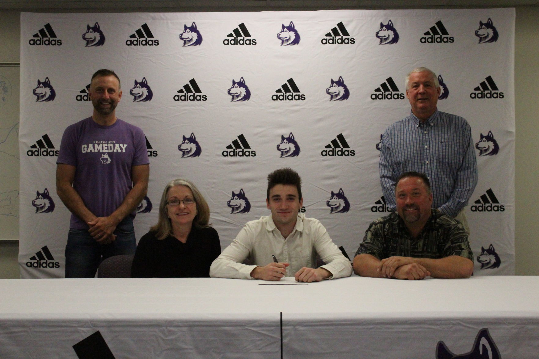 Hardin signs with Davidson College